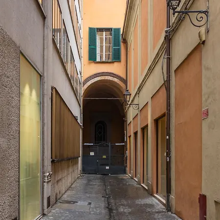A Due Passi Da Piazza Maggiore 4 아파트 *